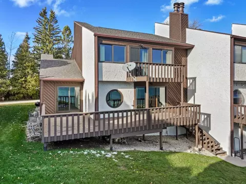 741 N Memorial #F, Manitowoc, WI 54220