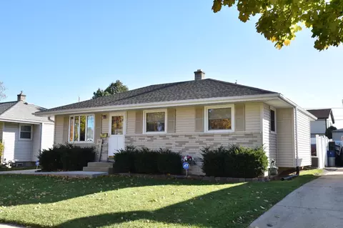 1521 W Vogel, Milwaukee, WI 53221