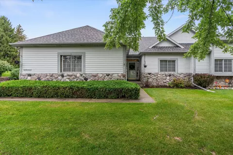 n49w15926 Lone Oak #2, Menomonee Falls, WI 53051