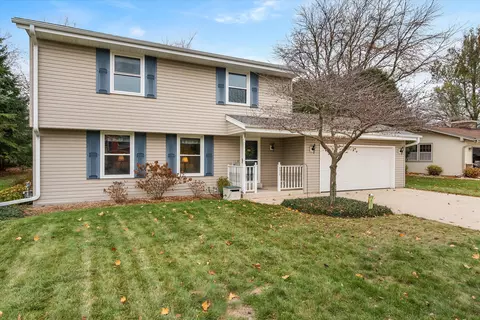 171 Fox Gln, Fredonia, WI 53021