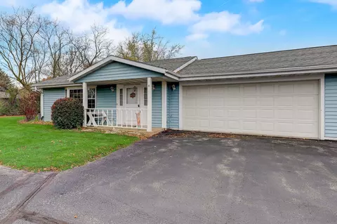 403 E 3rd #4, Elkhorn, WI 53121