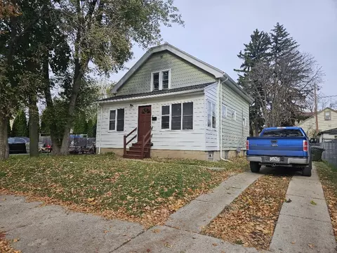 4910 W Fairmount, Milwaukee, WI 53218
