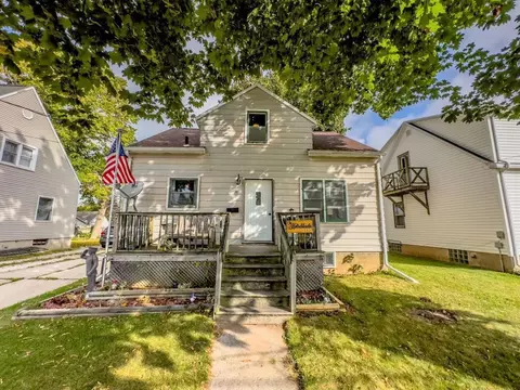 2732 S 10th, Manitowoc, WI 54220