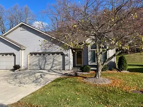 981 E Loos, Hartford, WI 53027