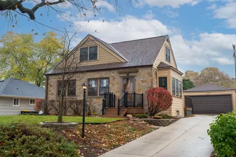542 N 114th, Wauwatosa, WI 53226
