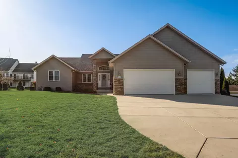 w215n5537 Kenmore, Menomonee Falls, WI 53051