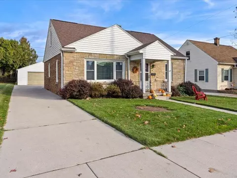 818 Summit, Manitowoc, WI 54220