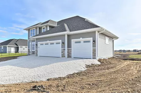 1599 Bluestem, Oconomowoc, WI 53066