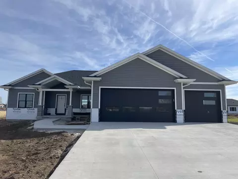 2337 Crossing Mdws, Manitowoc, WI 54220