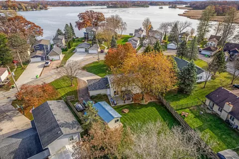 6414 N Tichigan, Waterford, WI 53185