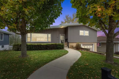 11 N High, Mayville, WI 53050