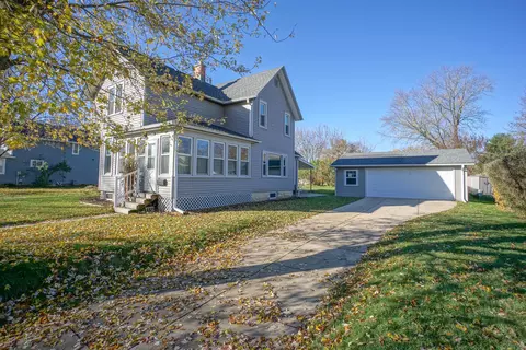 34 S Chestnut, Oconomowoc, WI 53066