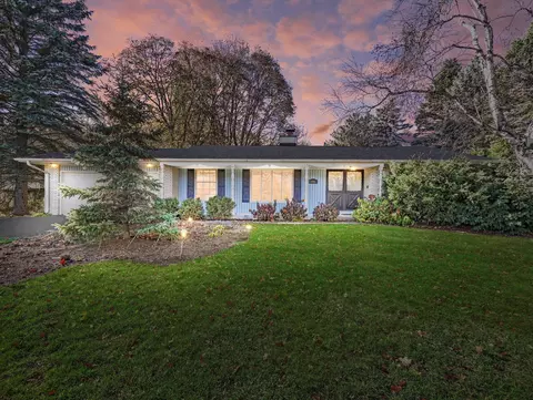 6961 N Glen Shr, Glendale, WI 53209