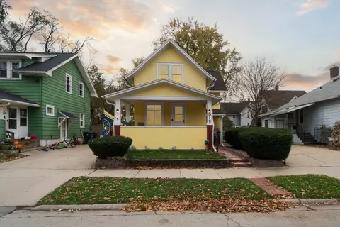 519 Wood, Waukesha, WI 53186