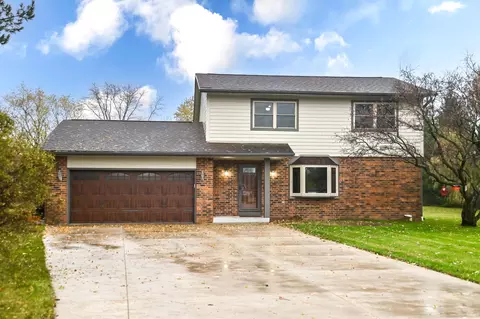 1013 W El Patio, Mequon, WI 53092