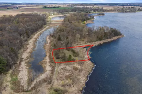 w6793 North Lakeshore Circle, Sugar Creek, WI 53121