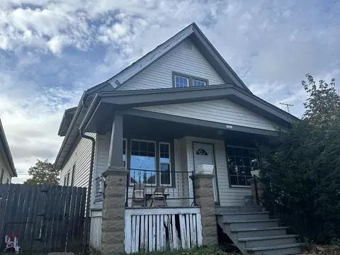 3041 S 9th, Milwaukee, WI 53215