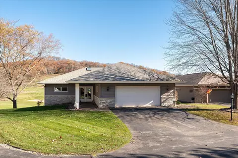616 Country Clb, Onalaska, WI 54650
