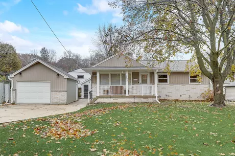 2205 Oaklawn, Waukesha, WI 53188