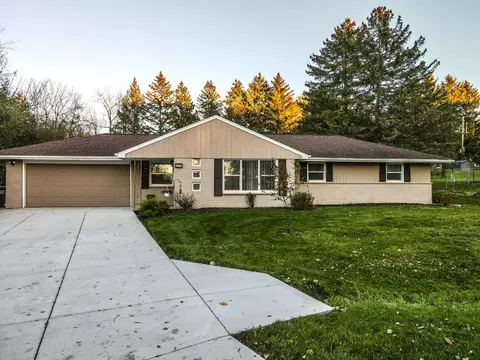 1522 S Laurie, New Berlin, WI 53146