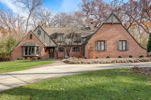 468 Garrison, Delafield, WI 53018