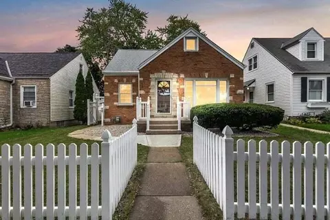3823 S 19th, Milwaukee, WI 53221