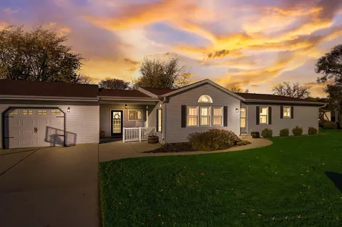 3050 W W Brg, Greenfield, WI 53221
