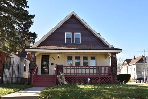 2877 N 36th, Milwaukee, WI 53210