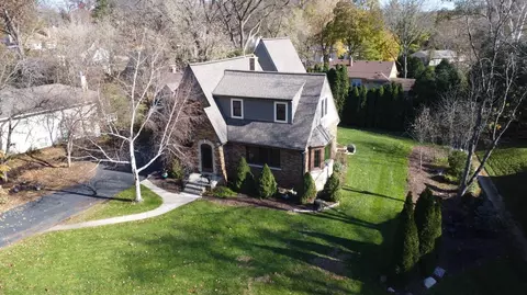 810 Brinsmere, Elm Grove, WI 53122