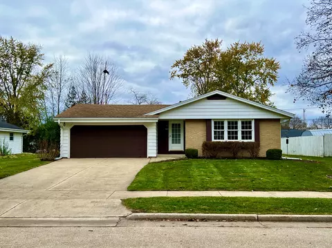 1608 Cottonwood, Waukesha, WI 53189