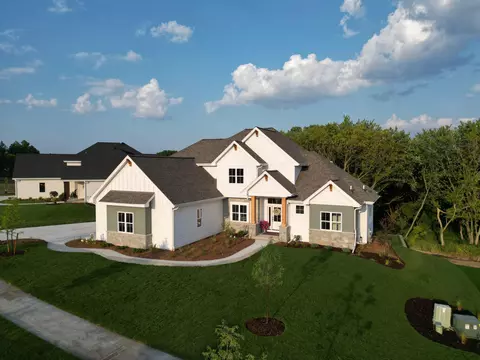 w253n5536 Crescent Hl, Sussex, WI 53089