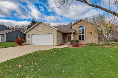 w226n2833 Foxwood, Waukesha, WI 53186