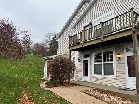 1202 Woodbury Cmns #A, Waukesha, WI 53189
