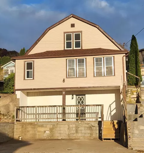 107 Main, Genoa, WI 54632
