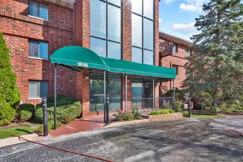 1618 S 115th #108, West Allis, WI 53214