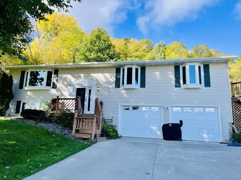 727 4th, La Crescent, MN 55947