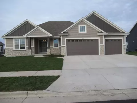 1268 Violet, Oconomowoc, WI 53066