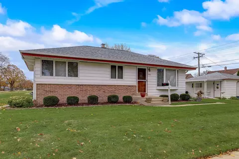 7501 W Honey Crk, Milwaukee, WI 53219