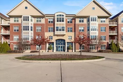 4110 S S Lk #231, Saint Francis, WI 53235