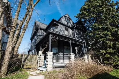 2363 N Holton, Milwaukee, WI 53212