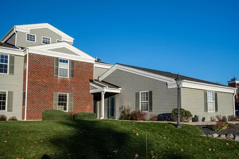 n17w26899 E Fieldhack #D, Pewaukee, WI 53072