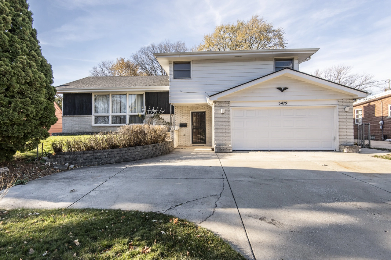 5479 N Milwaukee Riv  