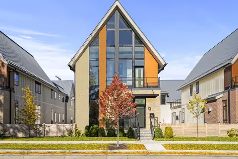 710 E Gln, Whitefish Bay, WI 53217