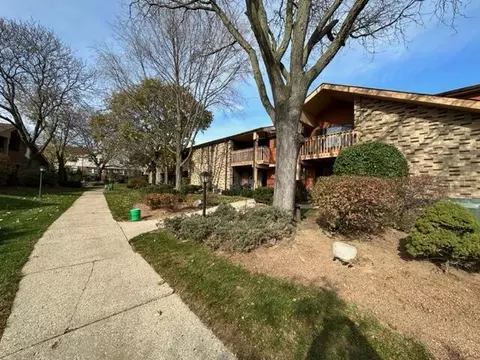 1617 Dover #14, Waukesha, WI 53186