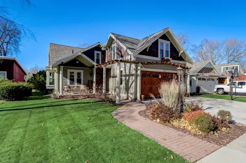228 Maple, Oconomowoc, WI 53066