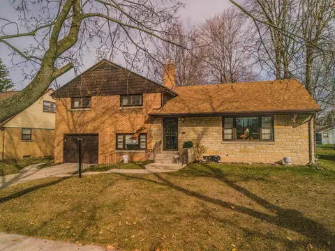 2022 Granger, Manitowoc, WI 54220