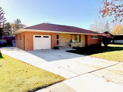 2109 Menasha, Manitowoc, WI 54220