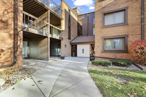 5200 S Tuckaway #341, Greenfield, WI 53221
