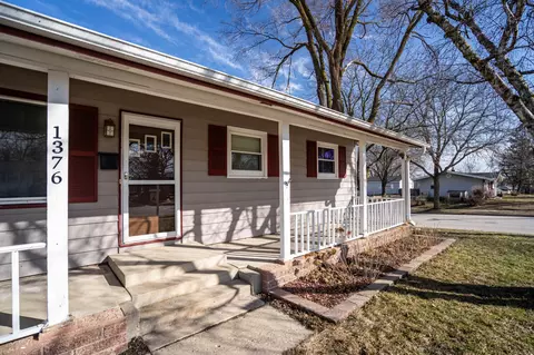 1376 Aldoro, Waukesha, WI 53188