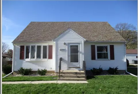 2729 S 98th, West Allis, WI 53227